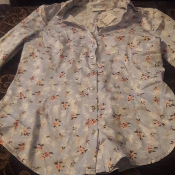 Shirt - Picture 1 of 3